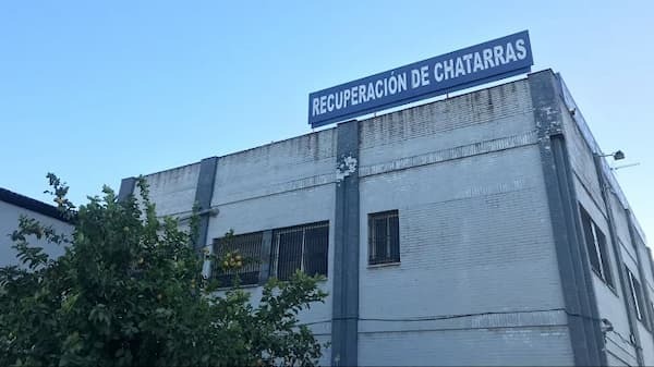 Instalaciones modernas de Enrique de Frutos e Hijos S.A. en Alcalá de Guadaíra con equipamiento especializado Instalaciones modernas de Enrique de Frutos e Hijos S.A. en Alcalá de Guadaíra con equipamiento especializado