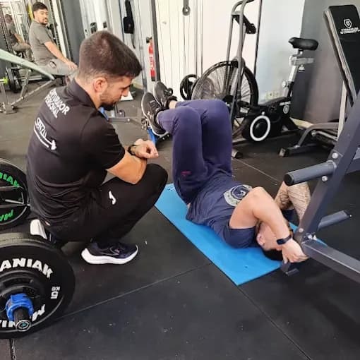 Los 10 mejores centros de entrenamiento personal en Sevilla 1 Instalaciones modernas de Senzu Training, uno de los mejores centros de entrenamiento en Sevilla