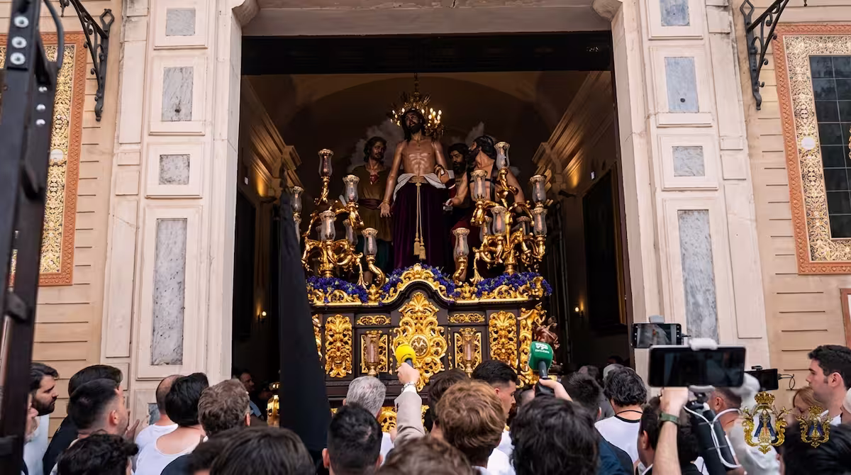 Hermandad Jesús Despojado 1 salida de jesus despojado
