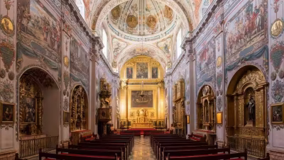 vista interior de la iglesia de los venerables