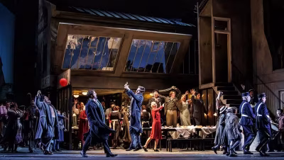 El Teatro de la Maestranza se prepara para uno de los platos fuertes de su temporada: La bohème de Puccini. Del 4 al 12 de diciembre de 2026, la emotiva historia de Mimí y Rodolfo cobrará vida en pleno barrio de El Arenal. Una oportunidad perfecta para disfrutar de la gran lírica en un entorno inigualable.